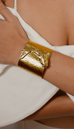 Cargue la imagen en el visor de la galería, Gold Koi Fish Cuff - Aquadan.co