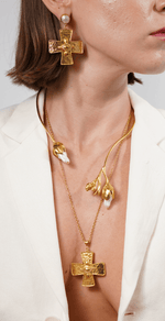 Cargue la imagen en el visor de la galería, Golden Hammered Cross Earrings - Aquadan.co